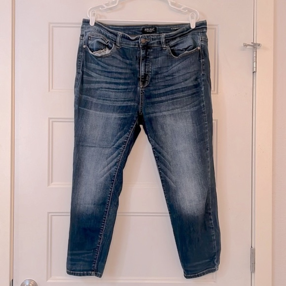 Judy Blue Relaxed Fit Jeans 👖